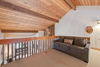 Ridgepoint Townhome 105 by East West Hospitality - 2