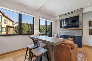 Riverfront Lodge 107 by East West Hospitality - 8
