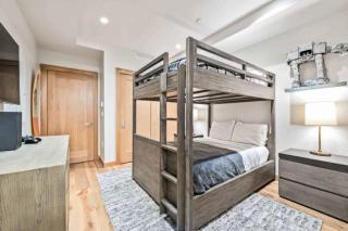Riverfront Lodge 104 by East West Hospitality - 8
