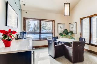 Ridgepoint Townhome 123 by East West Hospitality - 9