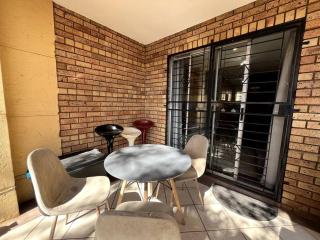 A perfect 2 bed 1 bath townhouse - 7