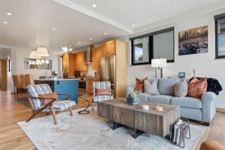 Riverfront Lodge 300 by East West Hospitality - 7