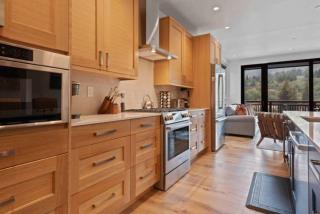 Riverfront Lodge 300 by East West Hospitality - 6