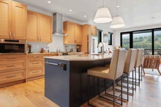 Riverfront Lodge 300 by East West Hospitality - 4
