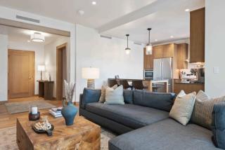 Riverfront Lodge 205 by East West Hospitality - 8
