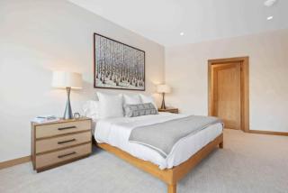 Riverfront Lodge 205 by East West Hospitality - 2