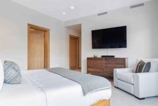 Riverfront Lodge 205 by East West Hospitality - 1
