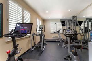 Best Western Plus Crown Colony Inn & Suites - 2