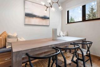 Riverfront Lodge 200 by East West Hospitality - 5