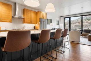 Riverfront Lodge 200 by East West Hospitality - 6