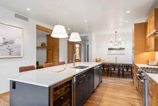 Riverfront Lodge 200 by East West Hospitality - 2