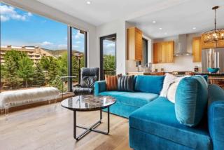 Riverfront Lodge 203 by East West Hospitality - 0