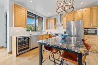 Riverfront Lodge 203 by East West Hospitality - 4