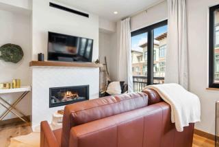 Riverfront Lodge 109 by East West Hospitality - 9