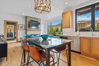 Riverfront Lodge 203 by East West Hospitality - 3