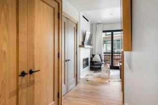 Riverfront Lodge 109 by East West Hospitality - 3