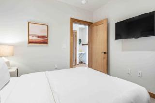 Riverfront Lodge 109 by East West Hospitality - 2