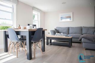 Beach View - Stylish Stay, Estuary Views & Luxury Spa Access - 9