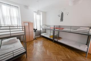 Budapest Party Hostel at Udvarom - Budapest - 8