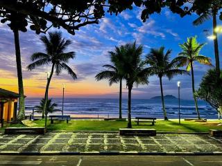 F1-Pe na Areia da Praia do Tombo, 2 Suites, Ar Cond, 2 Banheiros, 2 Vagas+Roupas de Cama - Guarujá - 0