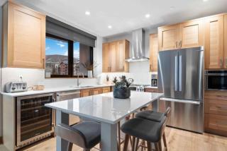 Riverfront Lodge 303 by East West Hospitality - 4