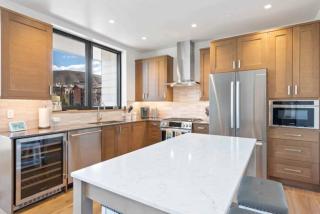 Riverfront Lodge 403 by East West Hospitality - 2