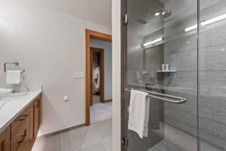 Riverfront Lodge 406 by East West Hospitality - 6