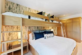 Riverfront Lodge 406 by East West Hospitality - 4