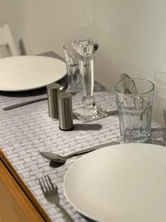 2 Bed Entire Upper Cottage Flat in Central Glasgow - 2