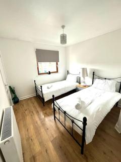 2 Bed Entire Upper Cottage Flat in Central Glasgow - 6