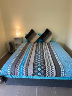 Prime location bedroom - Albion - 1
