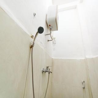 Ariska Room near Alun Alun Jombang RedPartner - Peterongan - 6