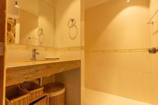 1BR Apartment with Pool, Serene Setting & Balcony C131 - Surin Beach - 7