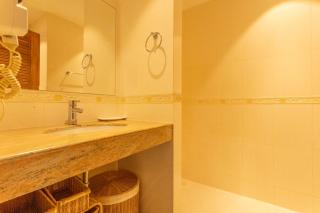 1BR Apartment with Pool, Serene Setting & Balcony C131 - Surin Beach - 5