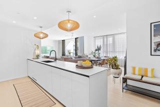 Luxe Oceanview Apartment in Palm Beach - Gold Coast - 1
