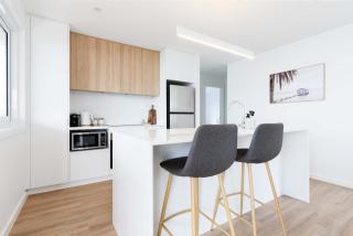 Bright & Airy Coastal abode - 7