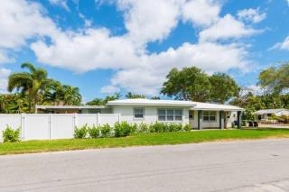 Cozy Victoria Park Retreat Unit 3 - Las Olas Beach - 4