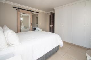 15 Glitter Bay Umhlanga Rocks Beachfront - Durban - 6