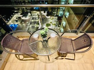 Kuching City Center Riverine Apartment With Balcony and Garden Views - Kuching - 2