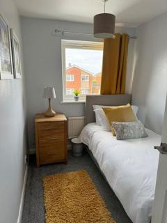 Newly refurbished 4 bed house - 7