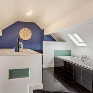 Ty Llwyd - Luxury holiday home sleeping 8, Hot Tub available - Llandudno - 4