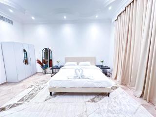 NA 22G01-01 1BR Apt in AD - 5