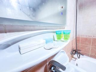 NA 22G01-01 1BR Apt in AD - 3