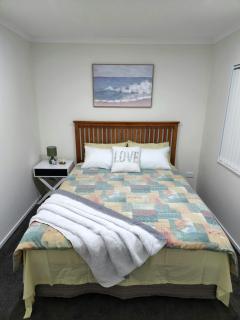 Pristine home step to transit - Auckland - 5