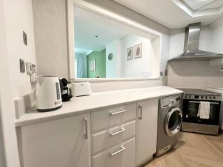 Tranquil 1BR Palm with Beach Access and Park views - Dubai - 6