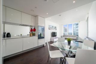 5-Stars 2 Bed 2 Bath Apt in the Heart of London - 1