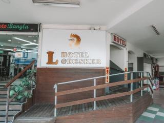 A Hotel Desker - Singapura - 8