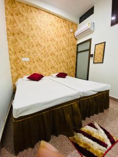 Dhanwantri Niwas - Varanasi - 0