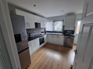 Sheffield Edge Hideaway - Mosborough - 7
