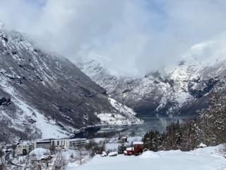 Tømmerhus i Geiranger Sentrum med panorama utsikt - 9
